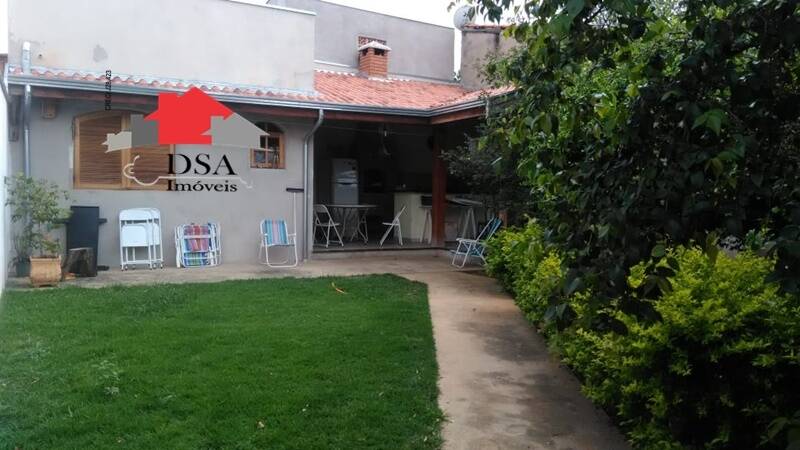 Casa à venda com 3 quartos, 180m² - Foto 1