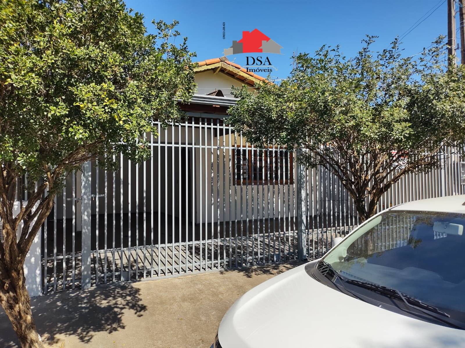 Casa à venda com 3 quartos, 173m² - Foto 1