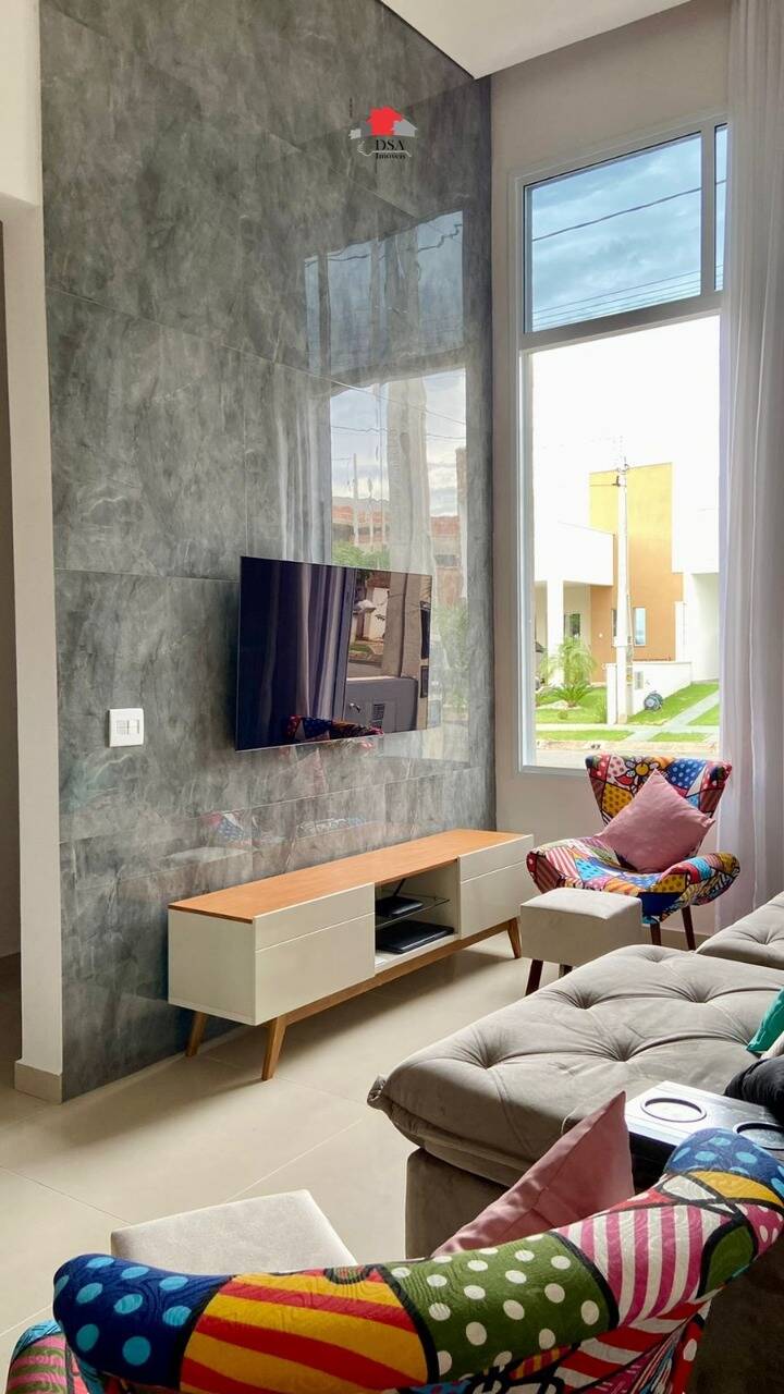 Casa à venda com 3 quartos, 160m² - Foto 1