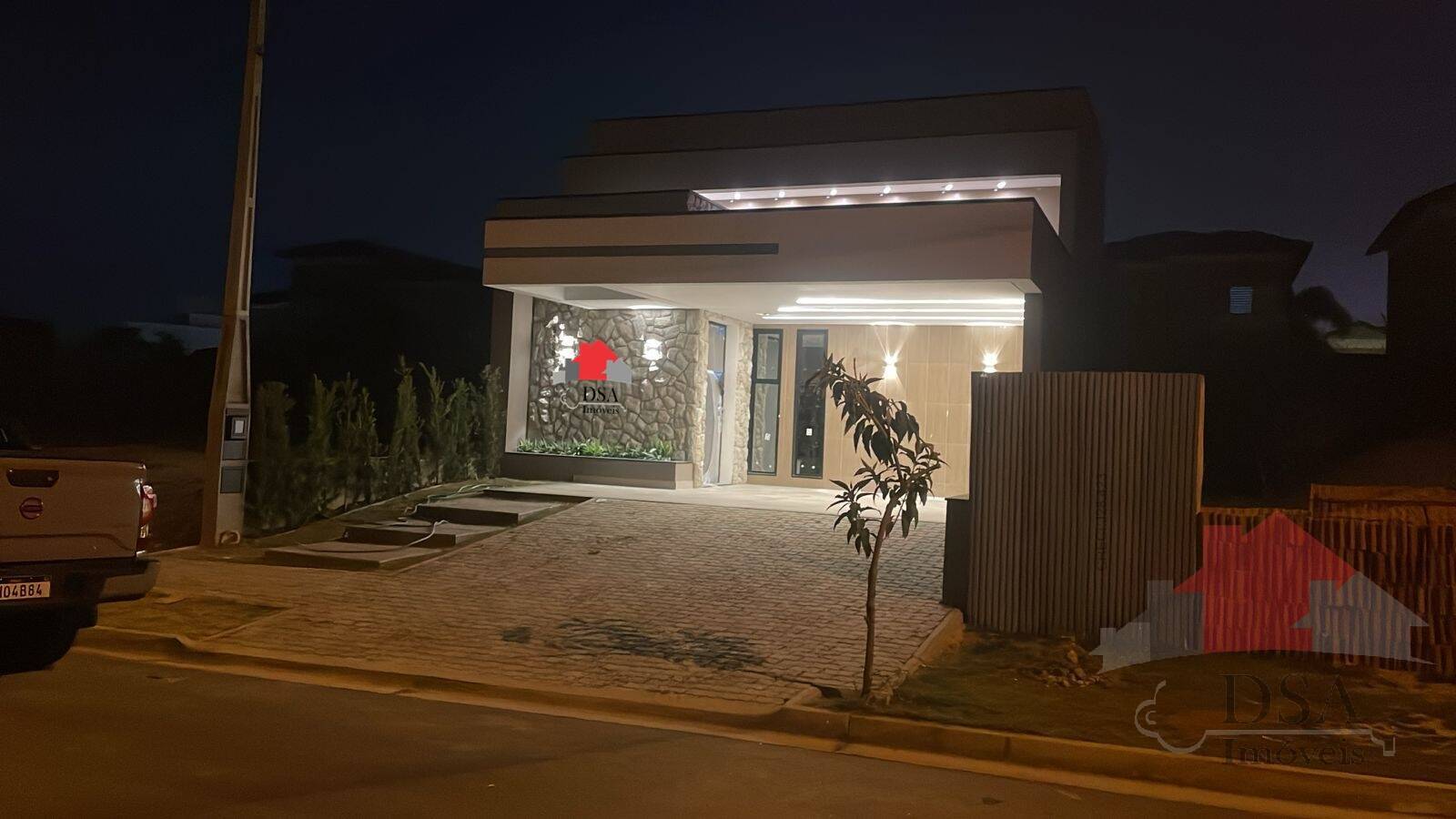 Casa à venda com 3 quartos, 139m² - Foto 1