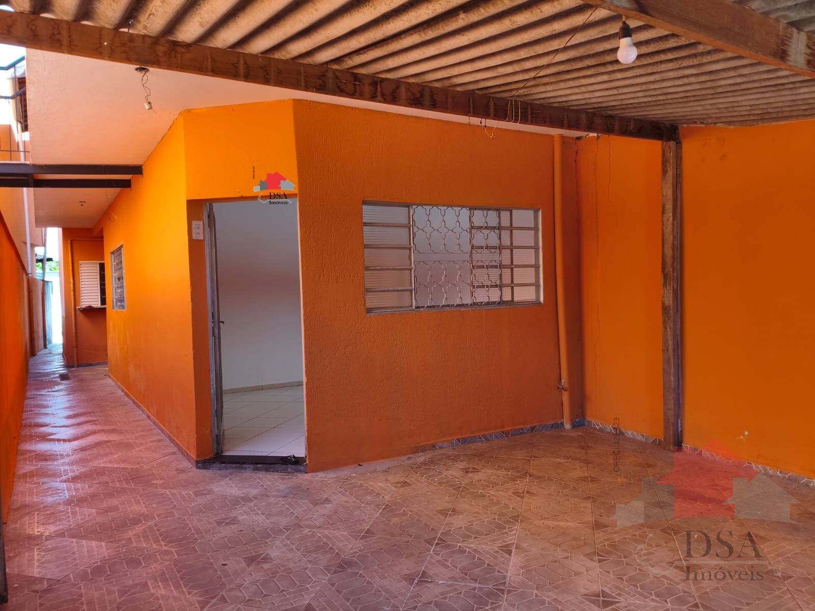 Casa para alugar com 2 quartos, 70m² - Foto 1