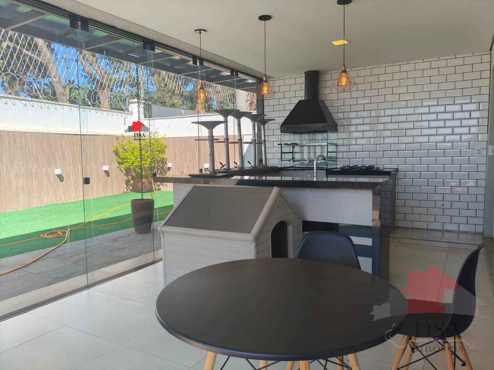Casa para alugar com 3 quartos, 236m² - Foto 4