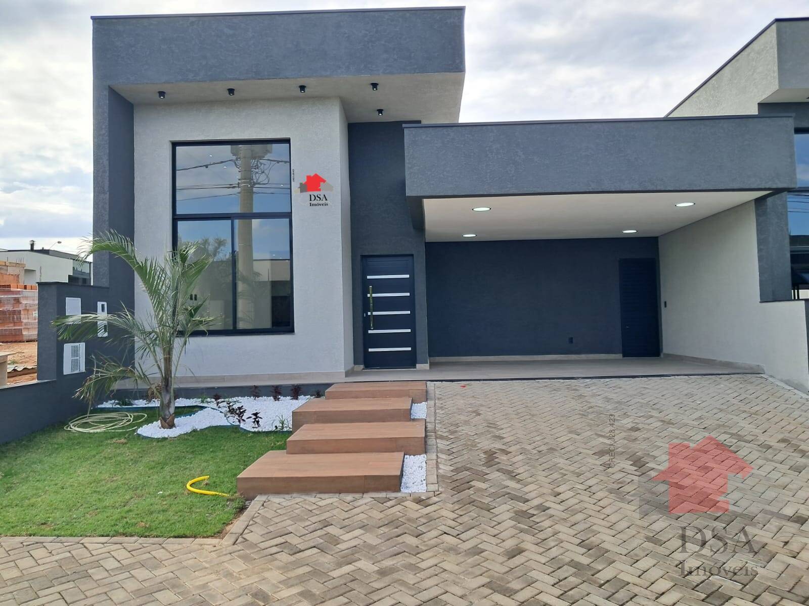 Casa à venda com 3 quartos, 141m² - Foto 1