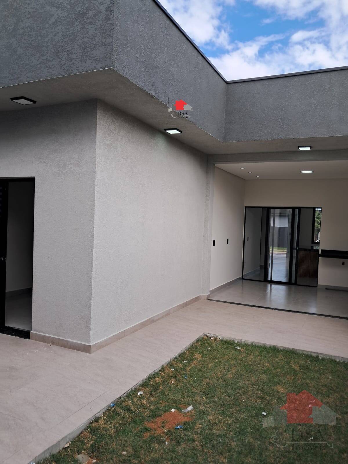 Casa à venda com 3 quartos, 141m² - Foto 2