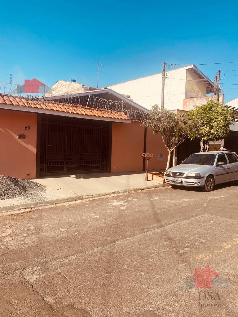 Casa para alugar com 3 quartos, 237m² - Foto 1
