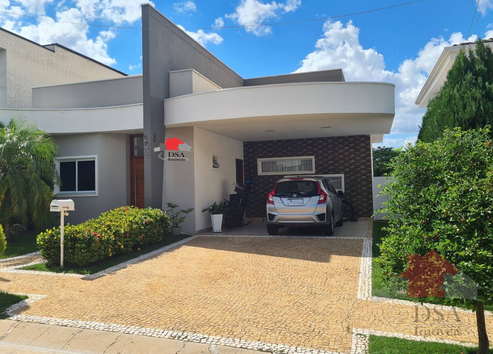 Casa, 4 quartos, 272 m² - Foto 1